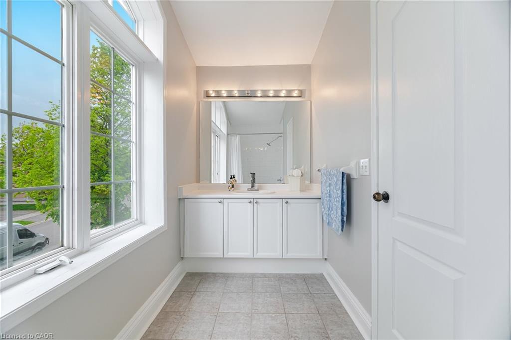 2676 Castle Hill Crescent, Oakville, ON - Indoor Photo Showing Bathroom