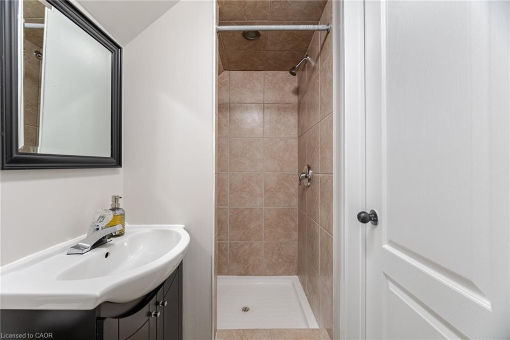 2676 Castle Hill Crescent, Oakville, ON - Indoor Photo Showing Bathroom