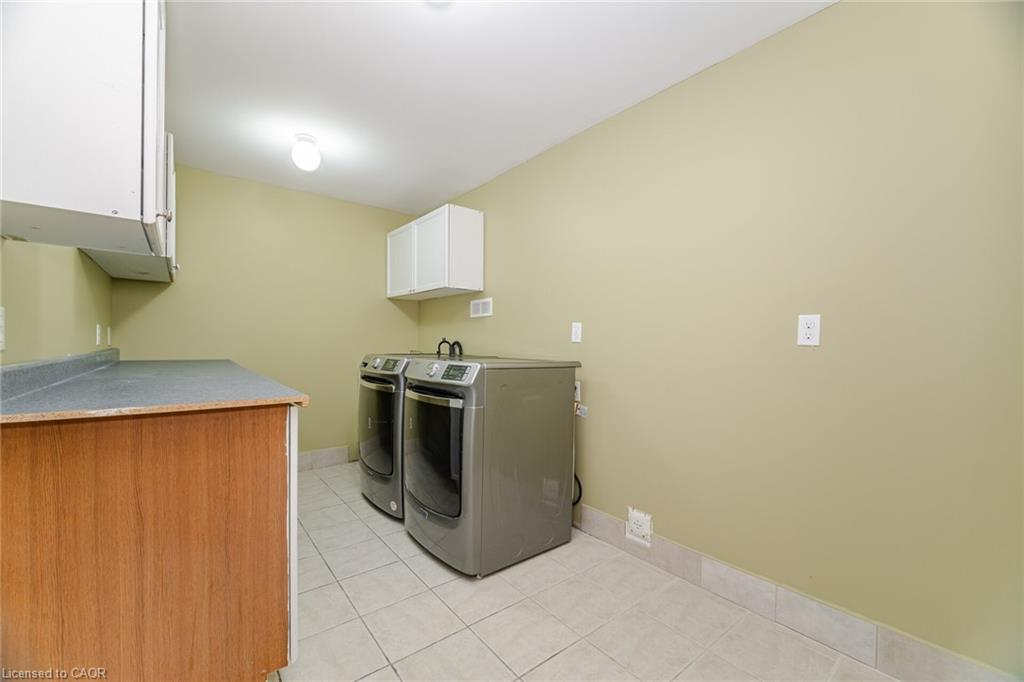 2676 Castle Hill Crescent, Oakville, ON - Indoor Photo Showing Laundry Room
