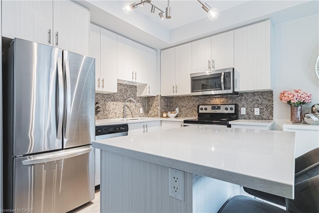 329-2486 Old Bronte Road, Oakville, ON - Indoor Photo Showing Kitchen With Stainless Steel Kitchen With Upgraded Kitchen