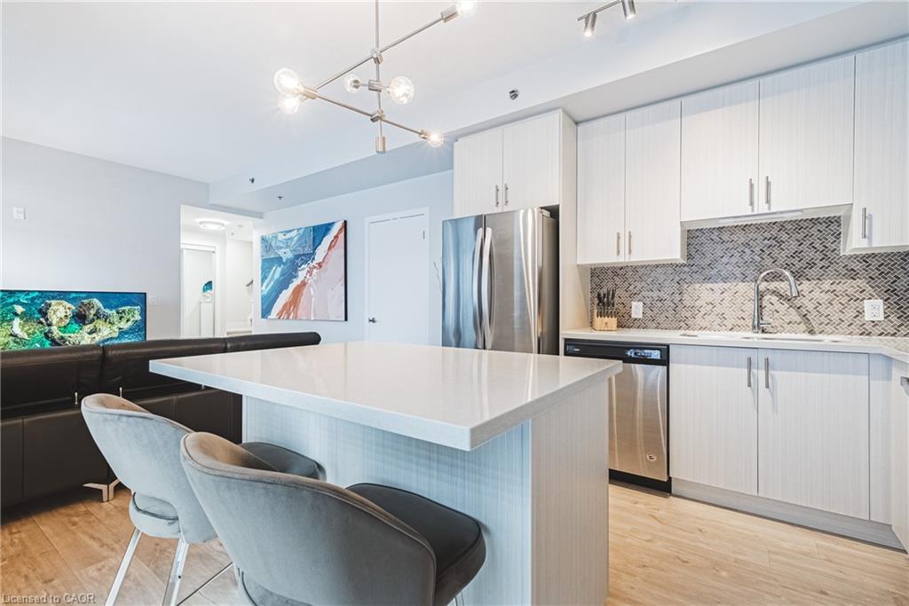 329-2486 Old Bronte Road, Oakville, ON - Indoor Photo Showing Kitchen With Stainless Steel Kitchen With Upgraded Kitchen