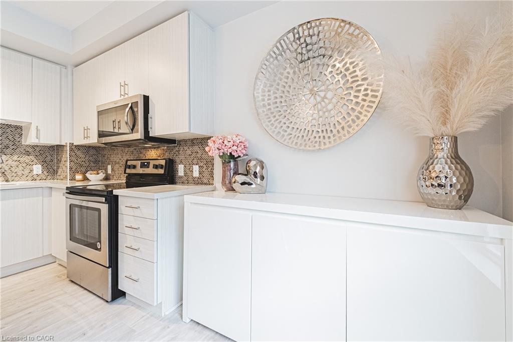 329-2486 Old Bronte Road, Oakville, ON - Indoor Photo Showing Kitchen