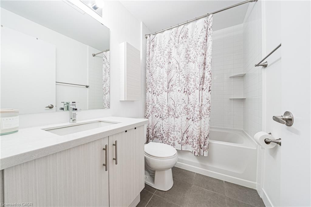 329-2486 Old Bronte Road, Oakville, ON - Indoor Photo Showing Bathroom