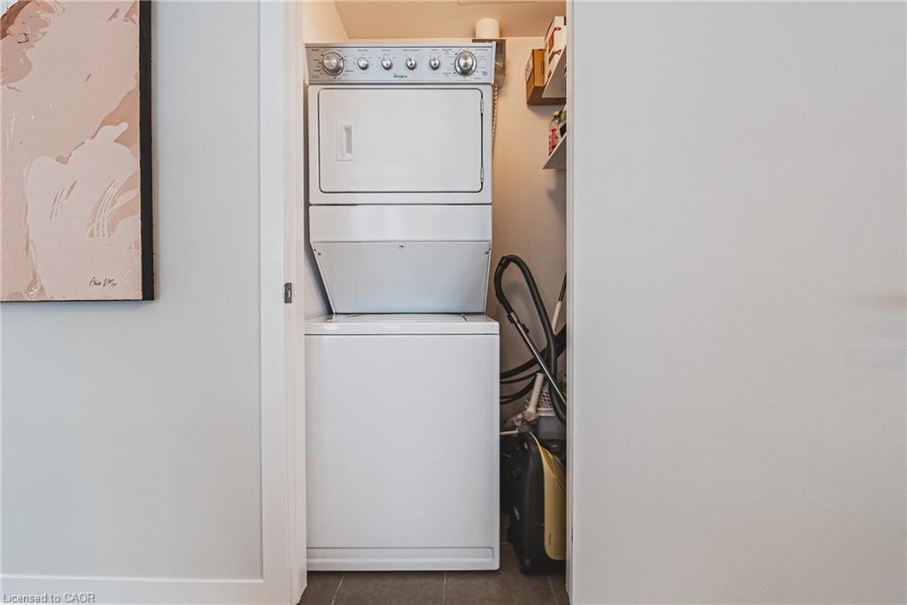 329-2486 Old Bronte Road, Oakville, ON - Indoor Photo Showing Laundry Room