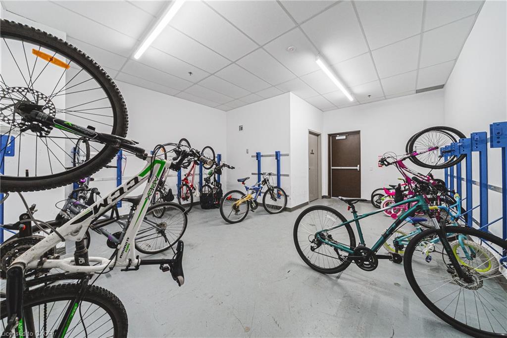 329-2486 Old Bronte Road, Oakville, ON - Indoor Photo Showing Other Room