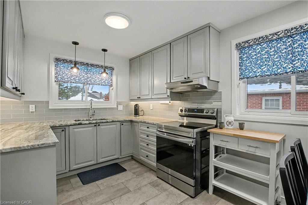 111 First Avenue, Cambridge, ON - Indoor Photo Showing Kitchen With Upgraded Kitchen