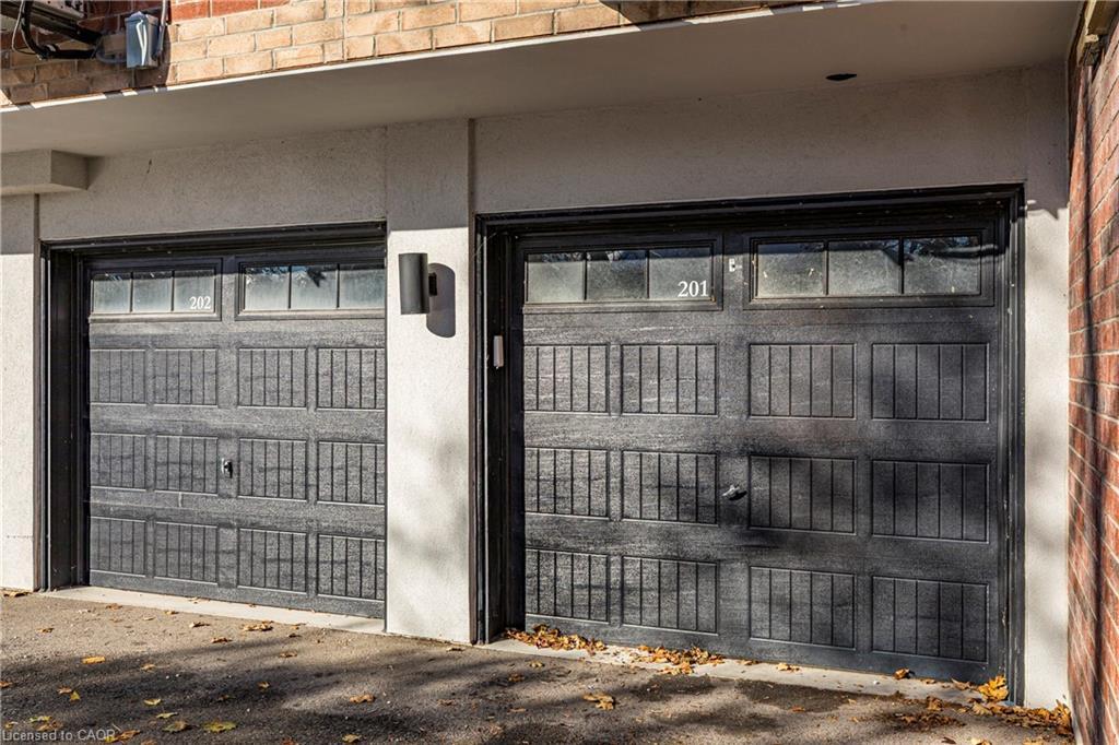 201-760 Lakeshore Road E, Mississauga, ON - With Exterior