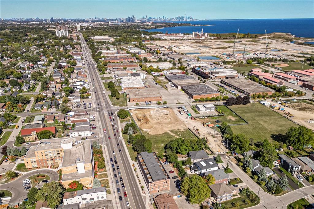 201-760 Lakeshore Road E, Mississauga, ON - Outdoor With View