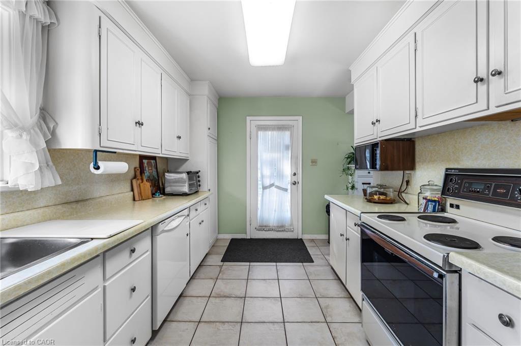 141 Riverbank Drive, Cambridge, ON - Indoor Photo Showing Kitchen