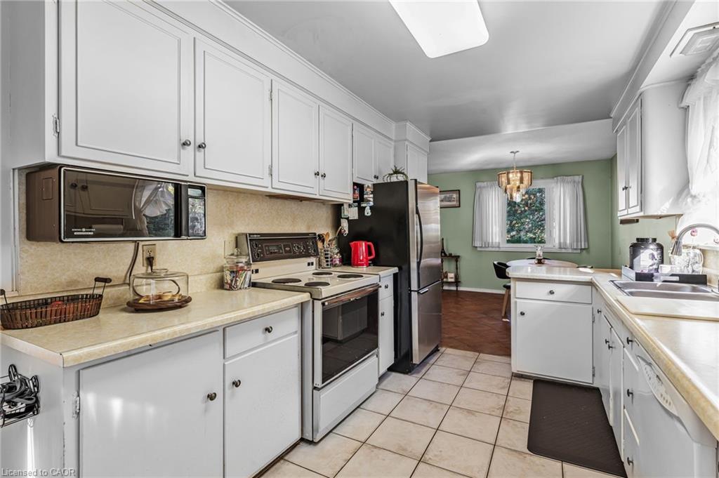 141 Riverbank Drive, Cambridge, ON - Indoor Photo Showing Kitchen