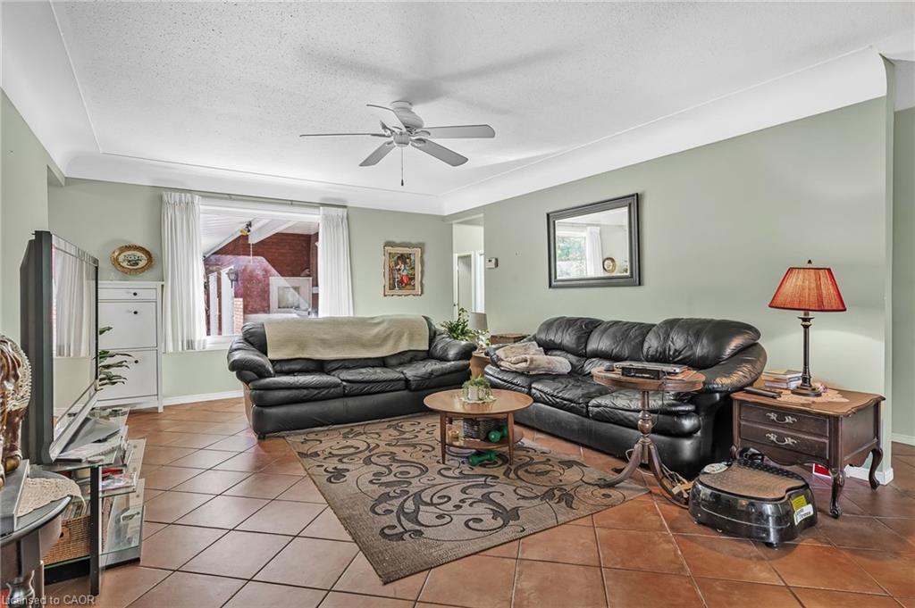 141 Riverbank Drive, Cambridge, ON - Indoor Photo Showing Living Room