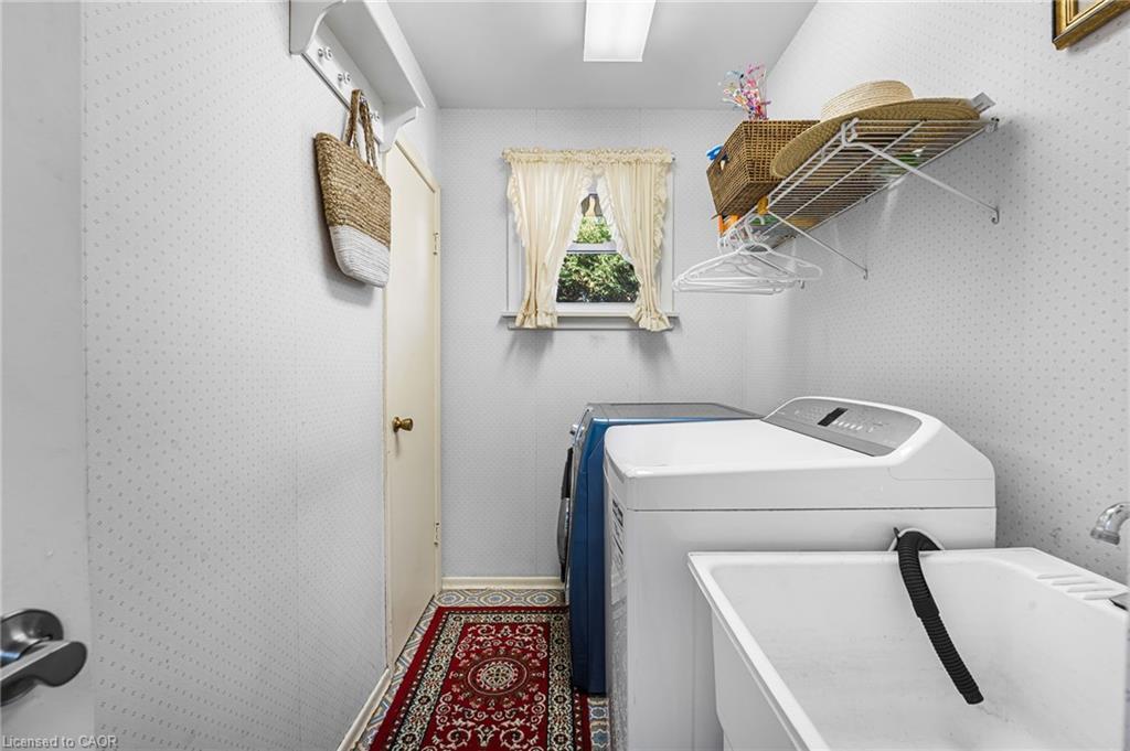 141 Riverbank Drive, Cambridge, ON - Indoor Photo Showing Laundry Room