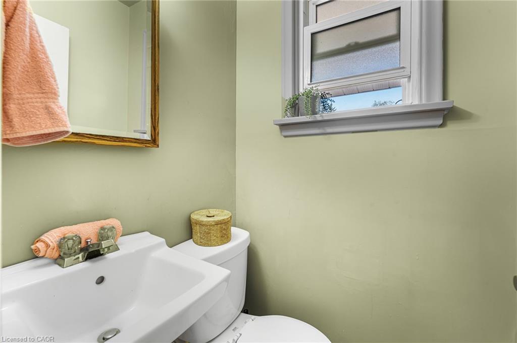 141 Riverbank Drive, Cambridge, ON - Indoor Photo Showing Bathroom