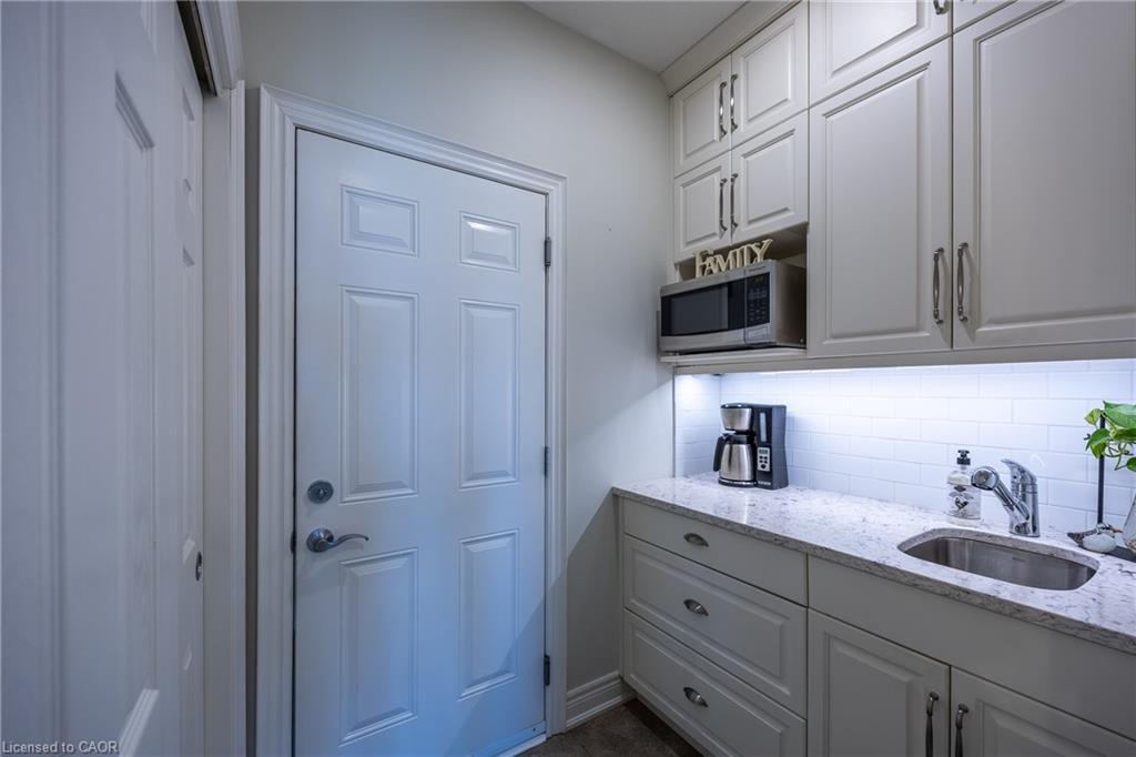 15 Silver Shadow Way, Port Dover, ON - Indoor Photo Showing Kitchen