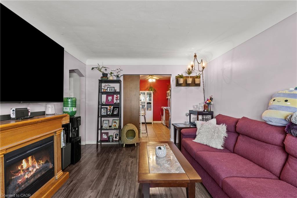 147 Summerhill Avenue, Hamilton, ON - Indoor Photo Showing Living Room With Fireplace