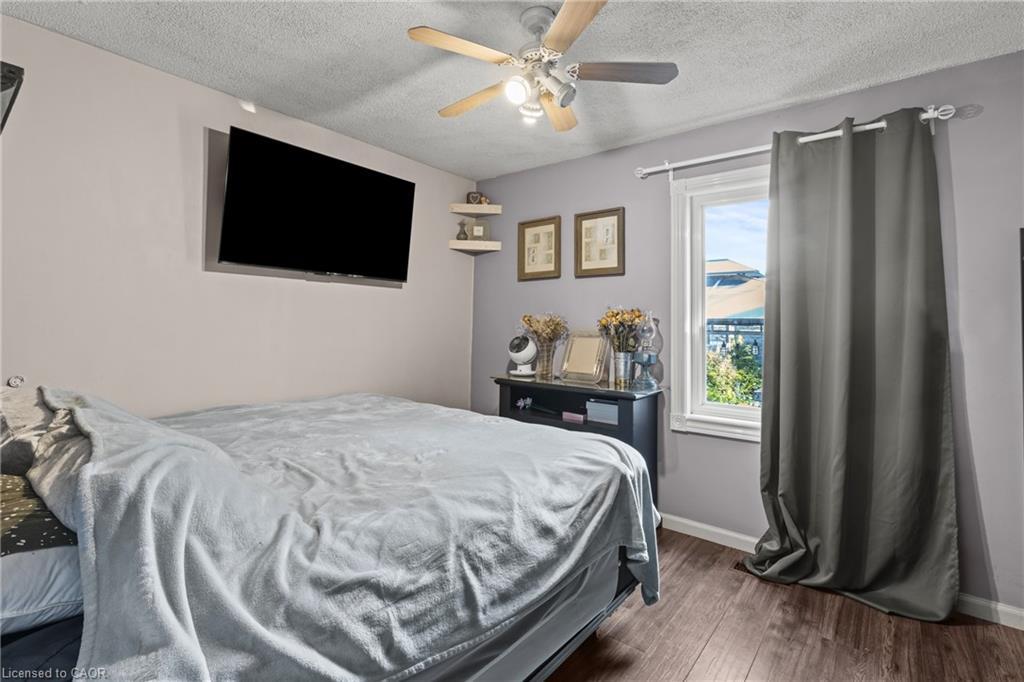 147 Summerhill Avenue, Hamilton, ON - Indoor Photo Showing Bedroom