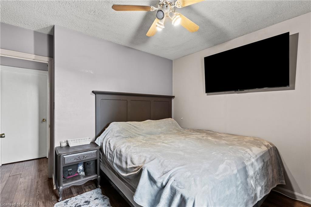 147 Summerhill Avenue, Hamilton, ON - Indoor Photo Showing Bedroom
