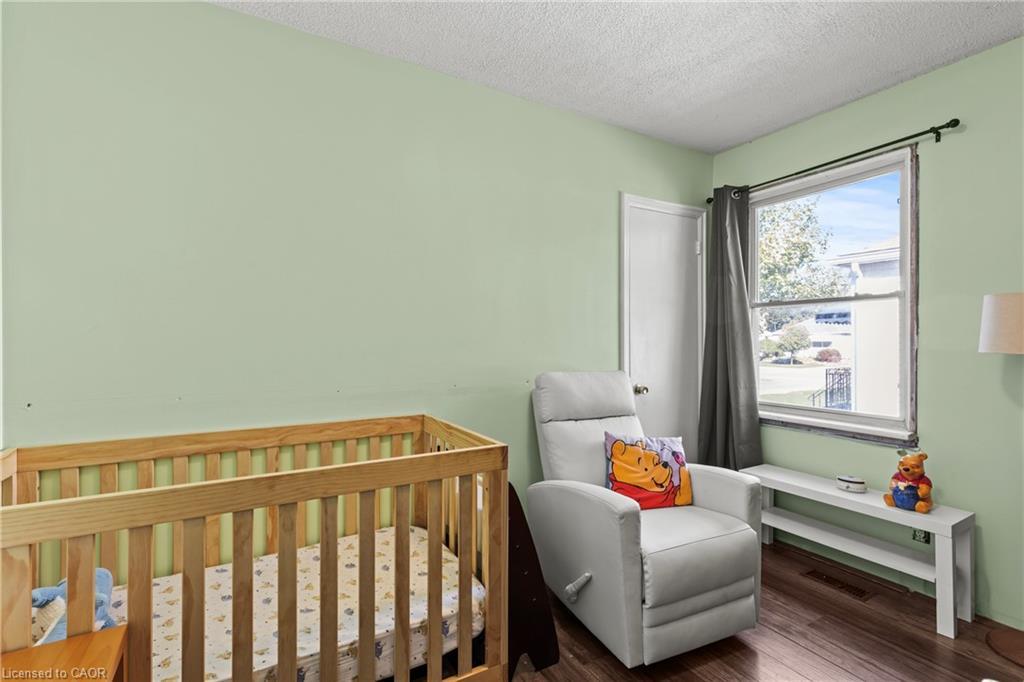 147 Summerhill Avenue, Hamilton, ON - Indoor Photo Showing Bedroom
