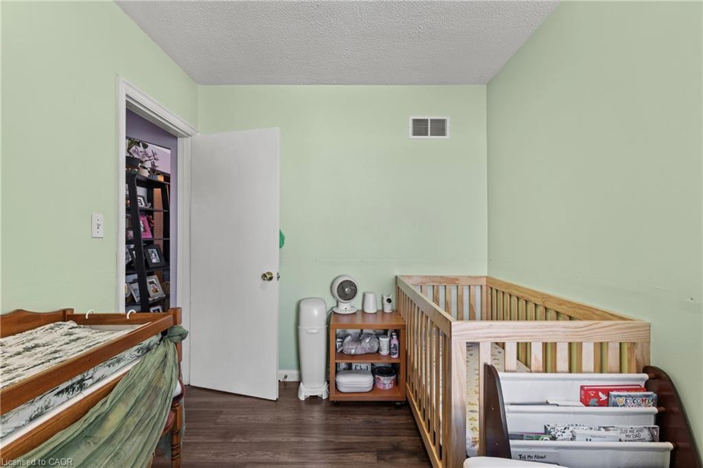 147 Summerhill Avenue, Hamilton, ON - Indoor Photo Showing Bedroom