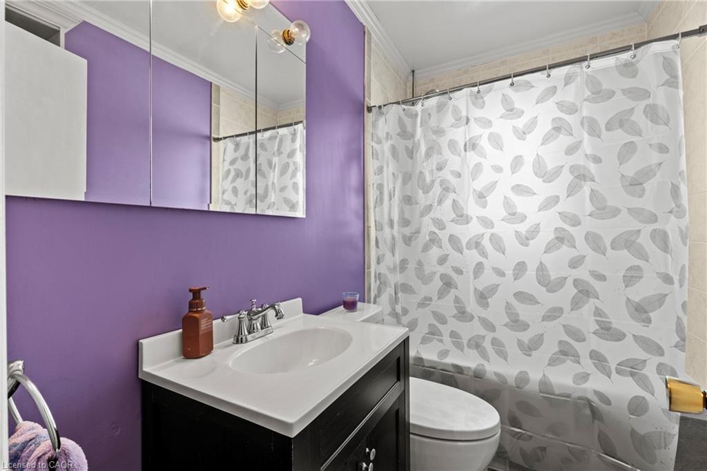 147 Summerhill Avenue, Hamilton, ON - Indoor Photo Showing Bathroom