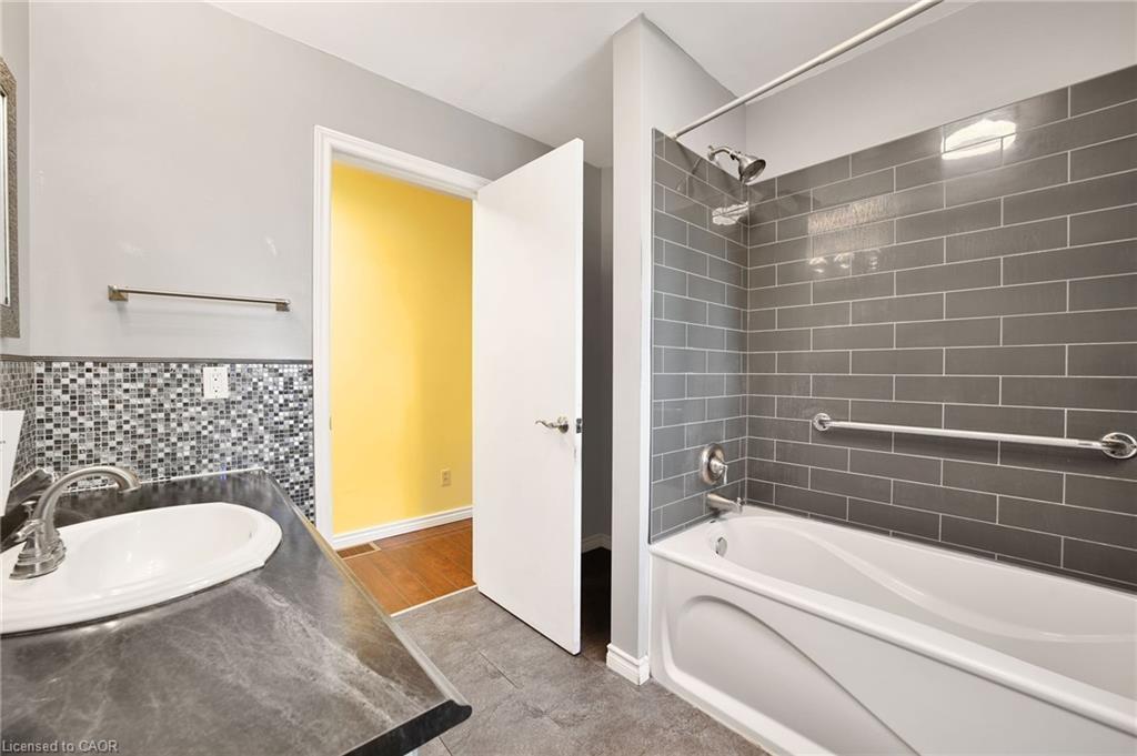 1 Jeffery Drive, Mulmur, ON - Indoor Photo Showing Bathroom