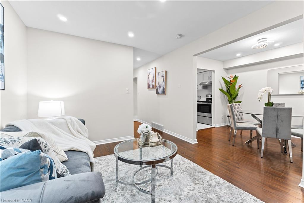 26 Woolwich Street, Kitchener, ON - Indoor Photo Showing Living Room