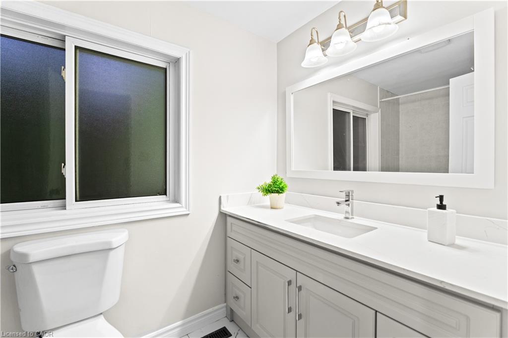 26 Woolwich Street, Kitchener, ON - Indoor Photo Showing Bathroom
