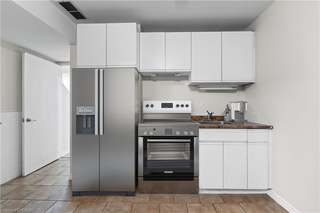 26 Woolwich Street, Kitchener, ON - Indoor Photo Showing Kitchen