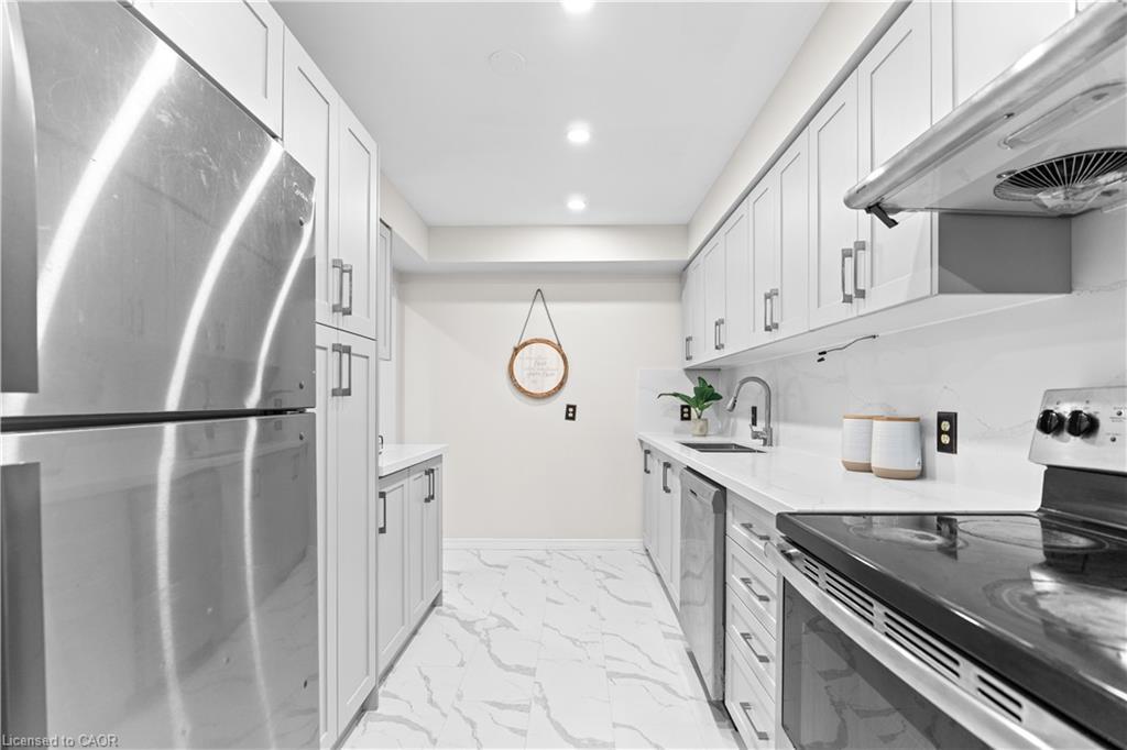 26 Woolwich Street, Kitchener, ON - Indoor Photo Showing Kitchen