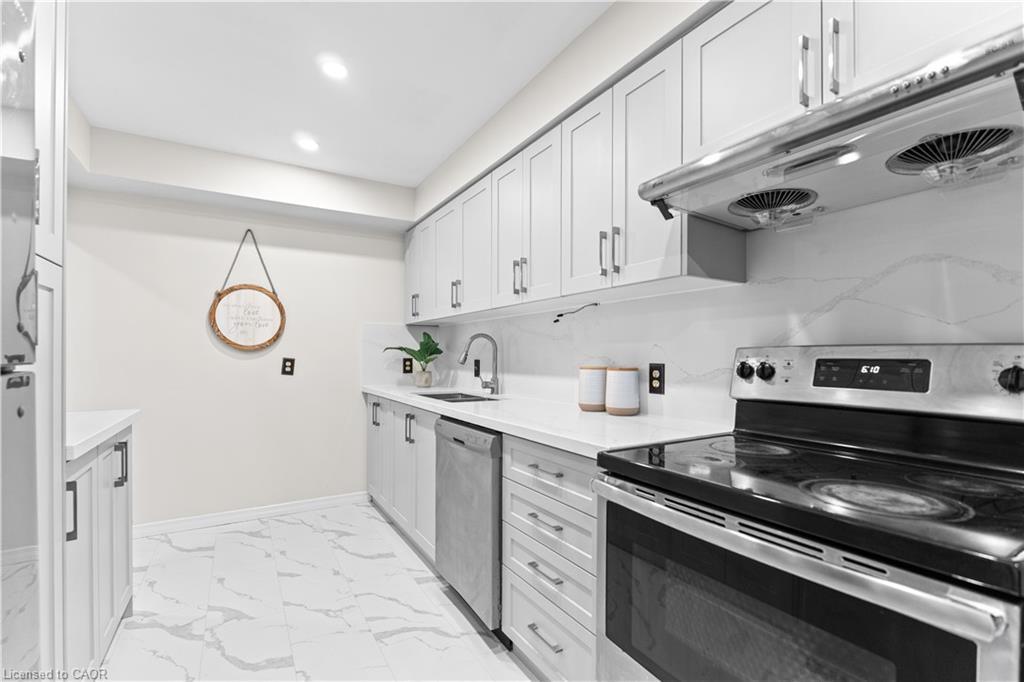 26 Woolwich Street, Kitchener, ON - Indoor Photo Showing Kitchen