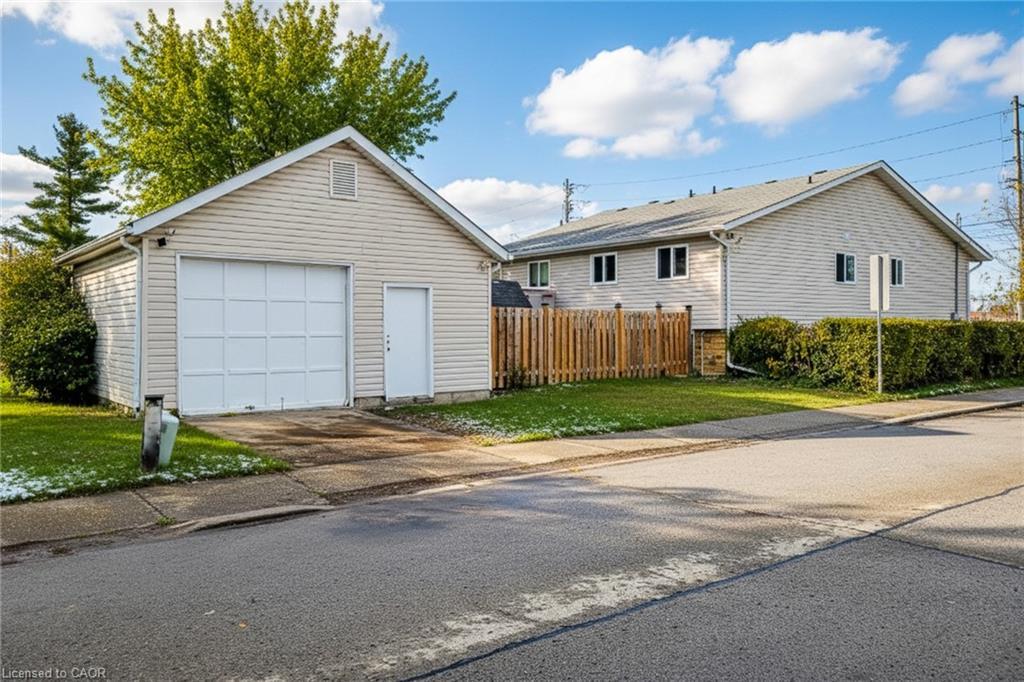 103 Vine Street S, St. Catharines, ON - Outdoor