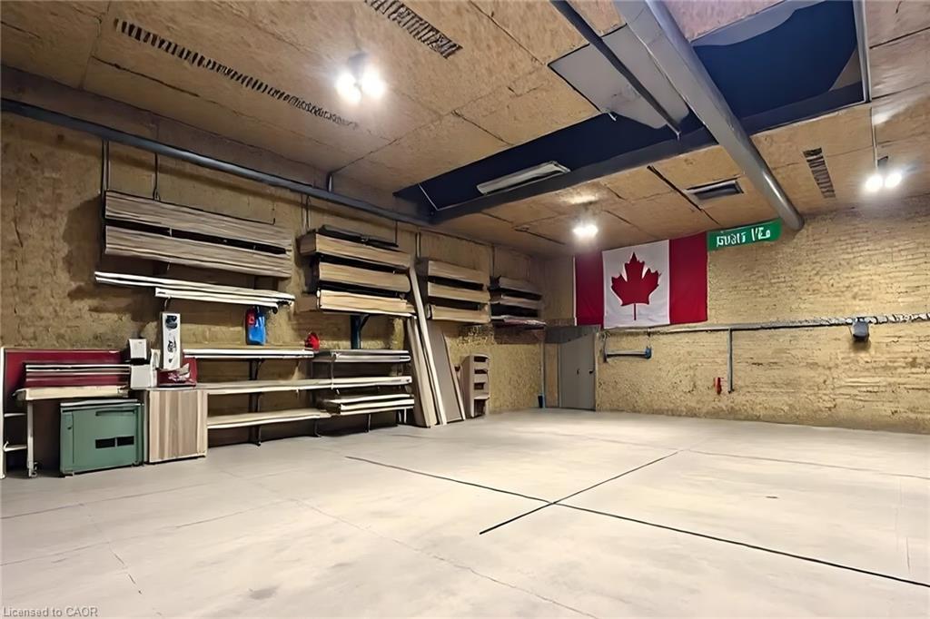 103 Vine Street S, St. Catharines, ON - Indoor Photo Showing Garage