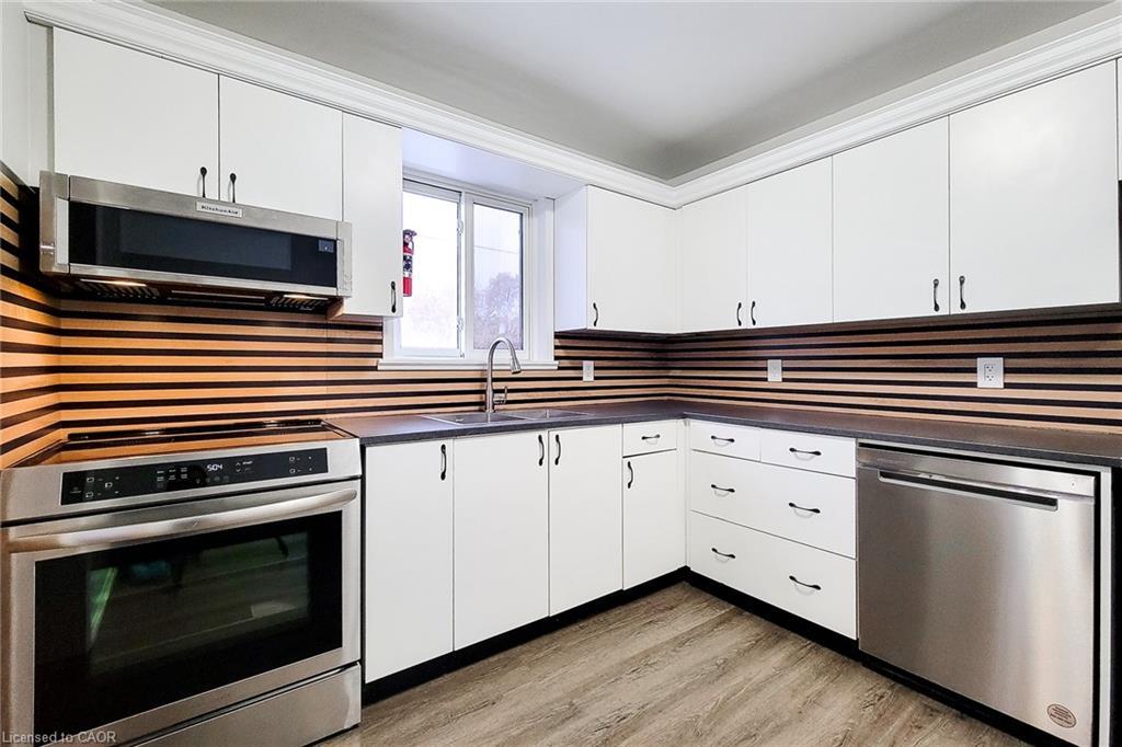 103 Vine Street S, St. Catharines, ON - Indoor Photo Showing Kitchen With Stainless Steel Kitchen