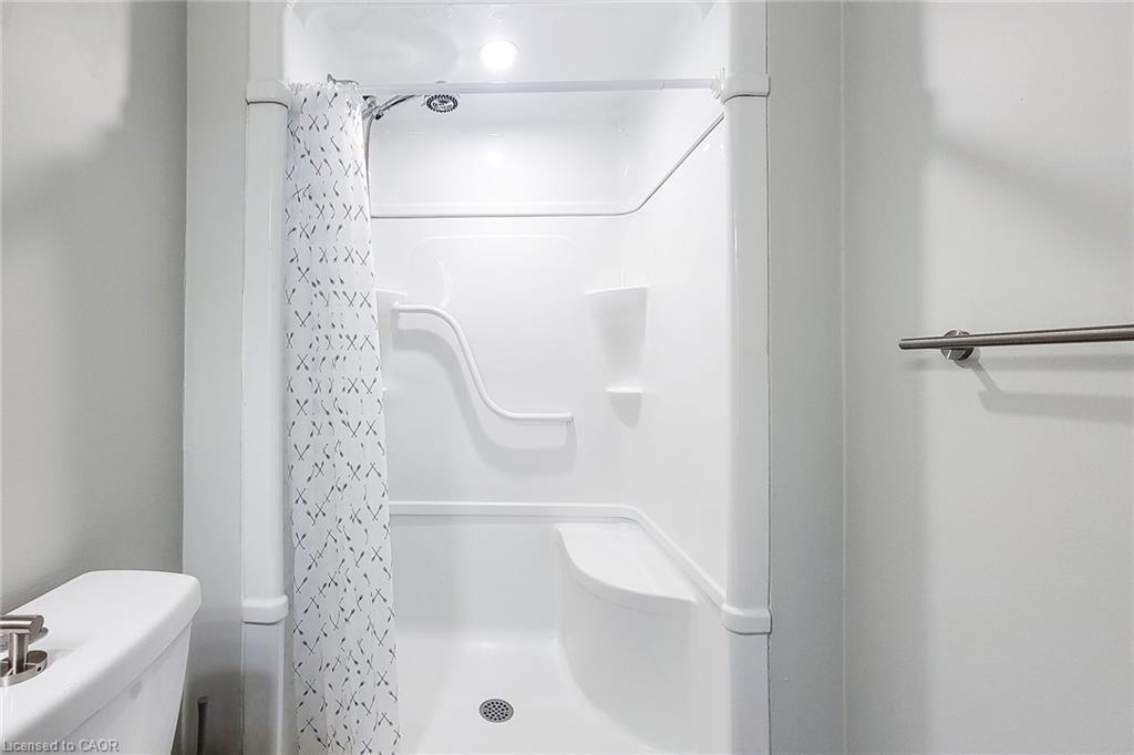 103 Vine Street S, St. Catharines, ON - Indoor Photo Showing Bathroom