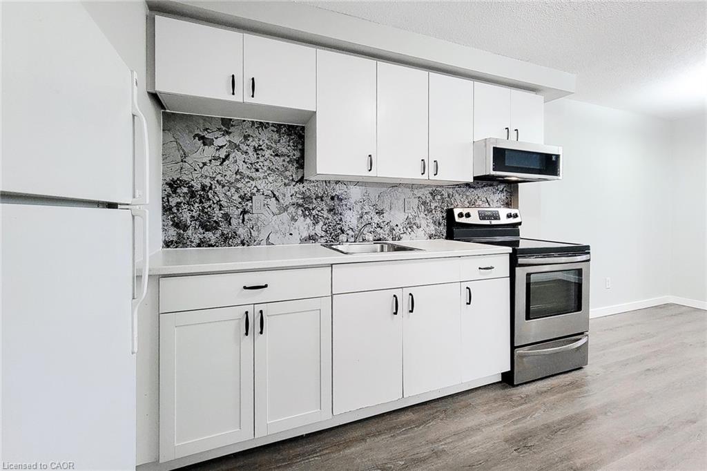 103 Vine Street S, St. Catharines, ON - Indoor Photo Showing Kitchen
