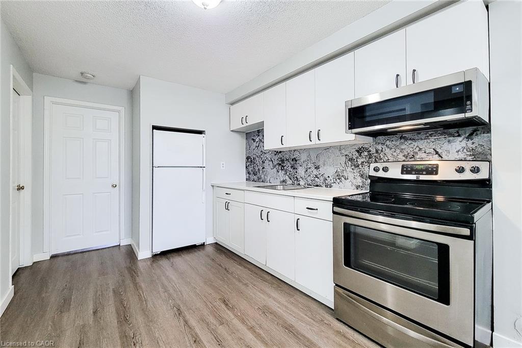 103 Vine Street S, St. Catharines, ON - Indoor Photo Showing Kitchen