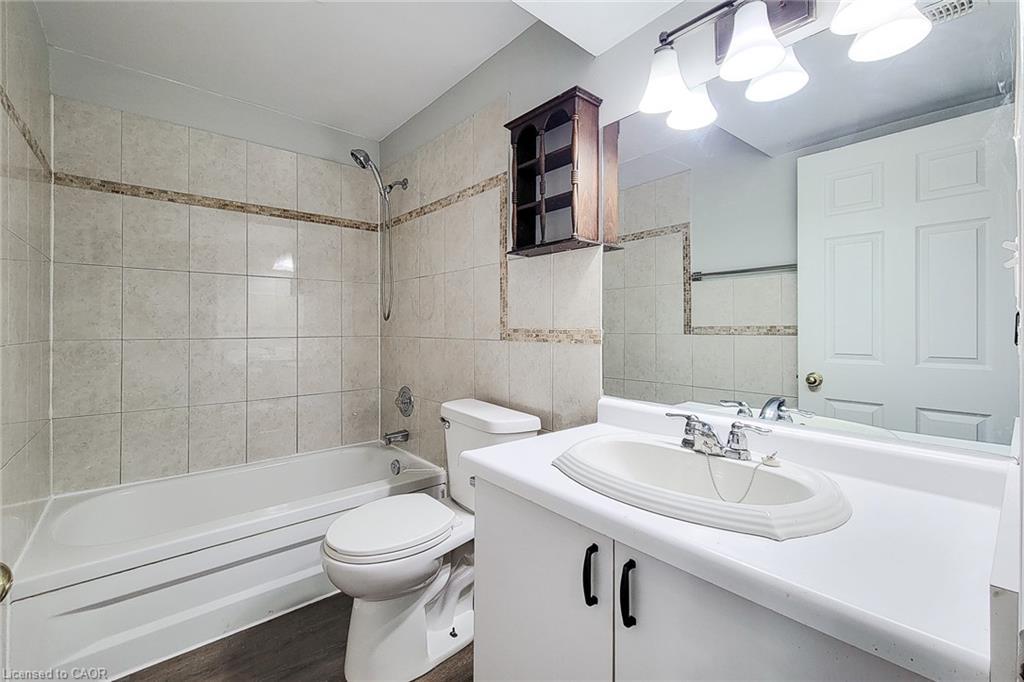 103 Vine Street S, St. Catharines, ON - Indoor Photo Showing Bathroom