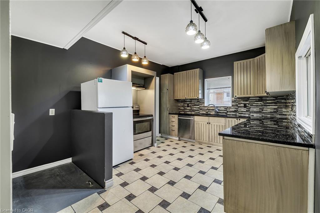 174 William Street, Brantford, ON - Indoor Photo Showing Kitchen