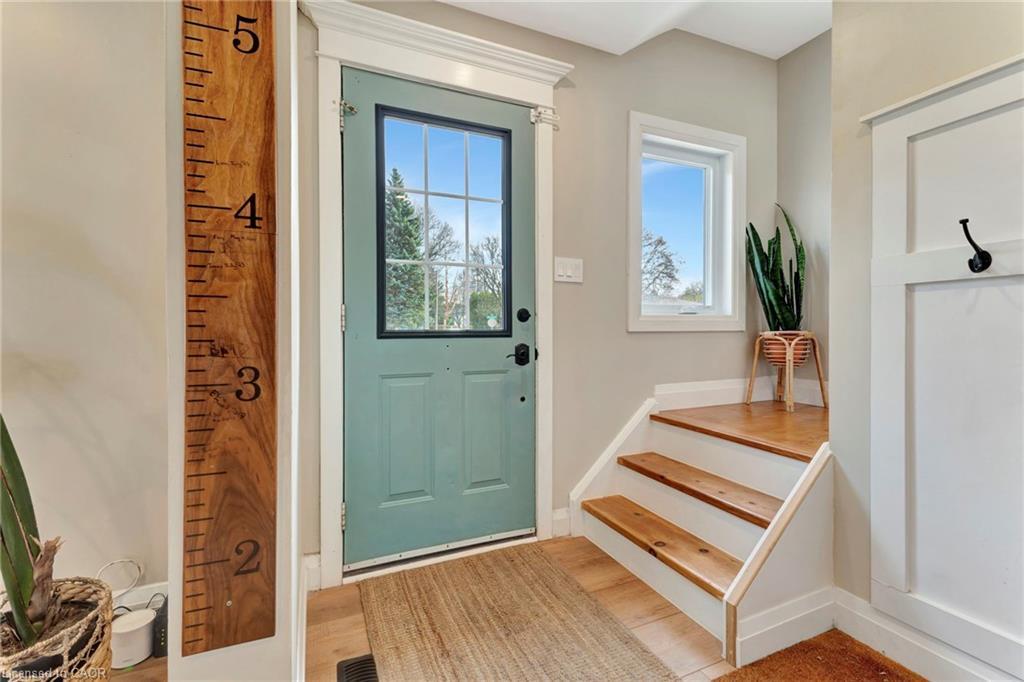 8 Grenoble Road, Hamilton, ON - Indoor Photo Showing Other Room