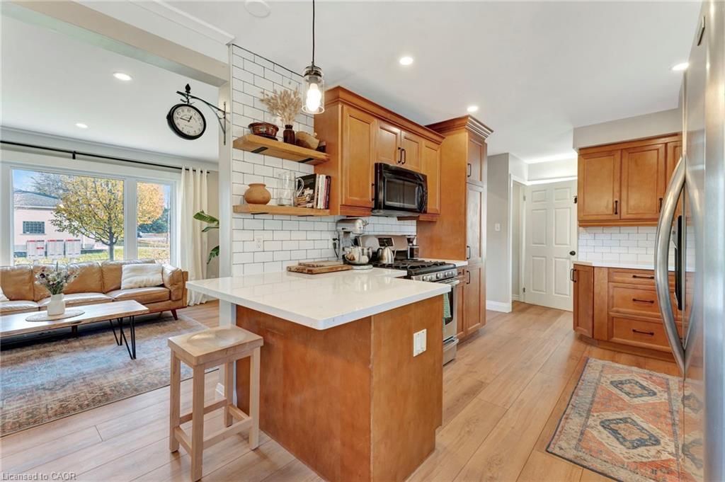 8 Grenoble Road, Hamilton, ON - Indoor Photo Showing Kitchen