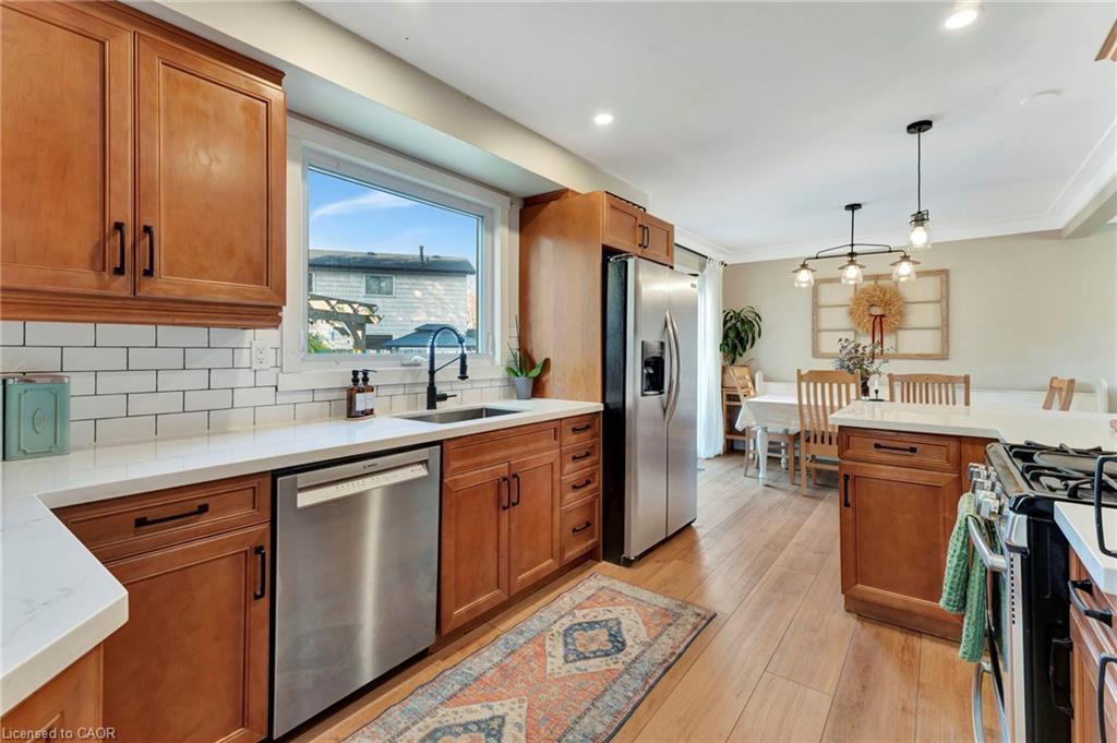 8 Grenoble Road, Hamilton, ON - Indoor Photo Showing Kitchen