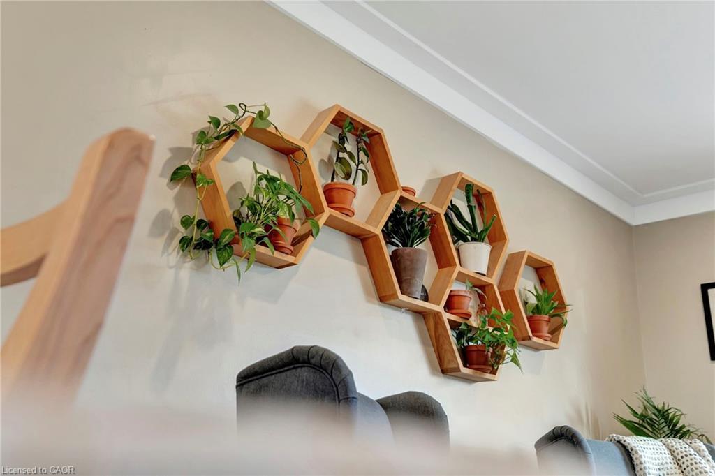 8 Grenoble Road, Hamilton, ON - Indoor Photo Showing Other Room