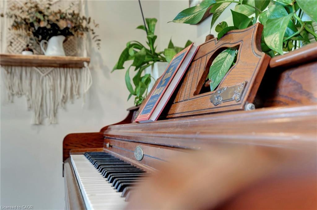 8 Grenoble Road, Hamilton, ON - Indoor