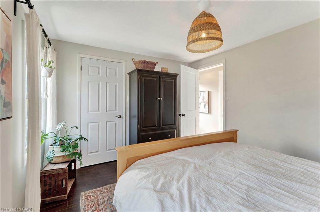 8 Grenoble Road, Hamilton, ON - Indoor Photo Showing Bedroom