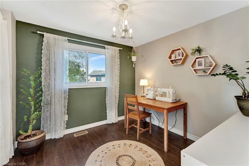 8 Grenoble Road, Hamilton, ON - Indoor