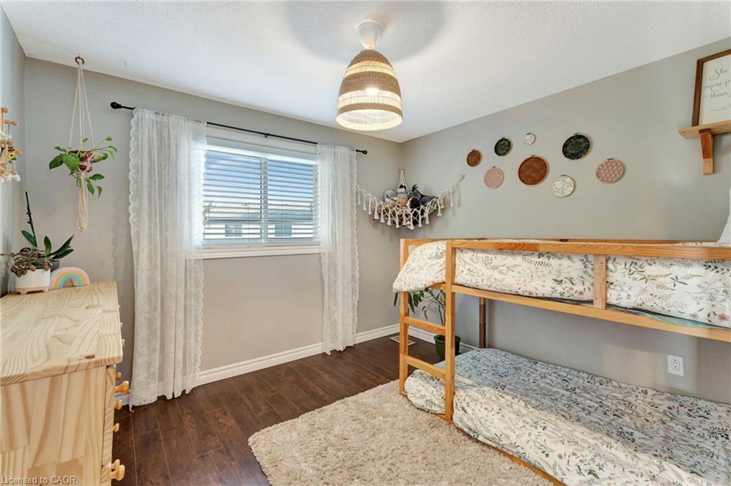 8 Grenoble Road, Hamilton, ON - Indoor Photo Showing Bedroom