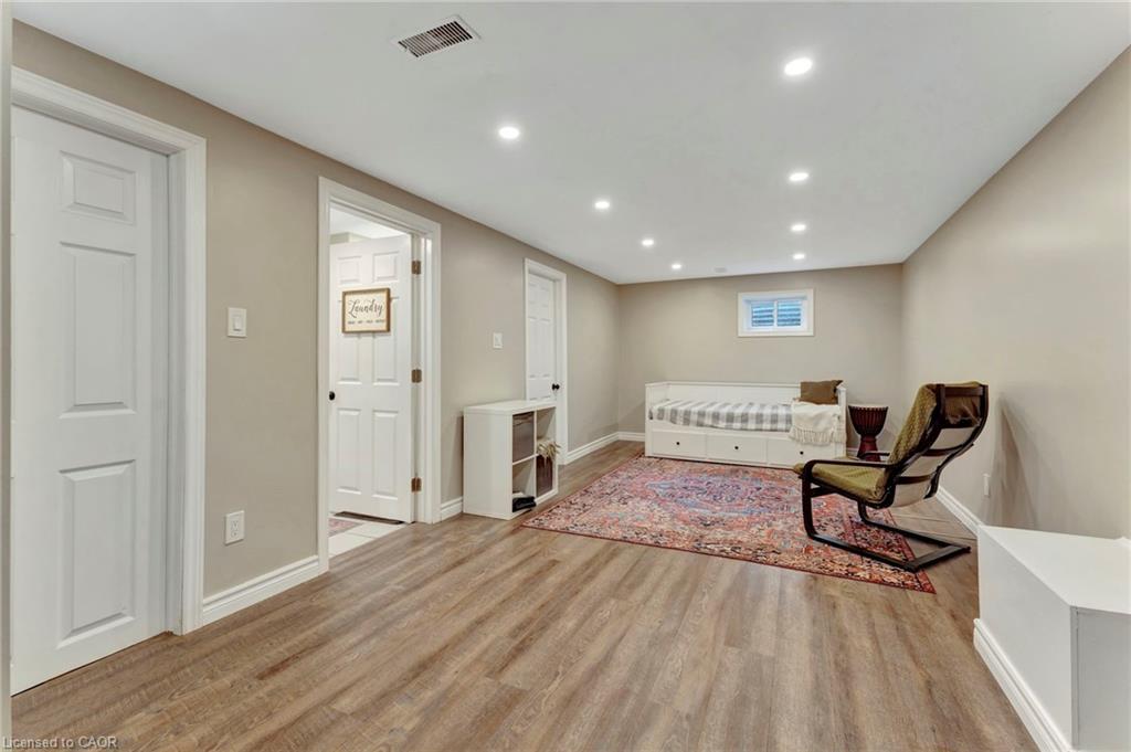 8 Grenoble Road, Hamilton, ON - Indoor