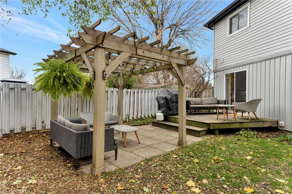 8 Grenoble Road, Hamilton, ON - Outdoor