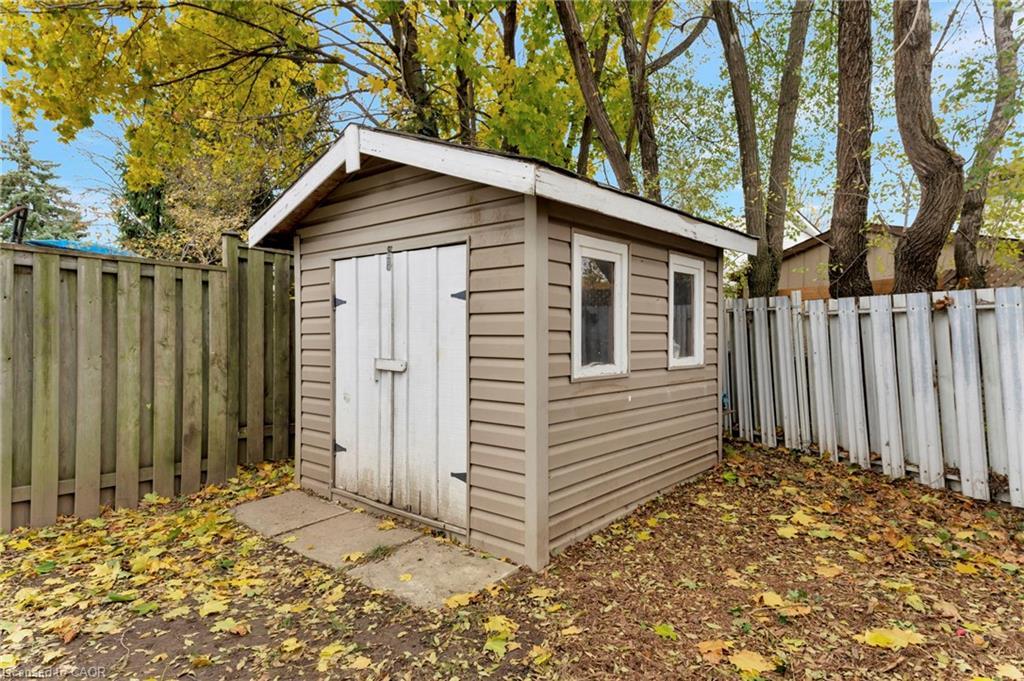 8 Grenoble Road, Hamilton, ON - Outdoor