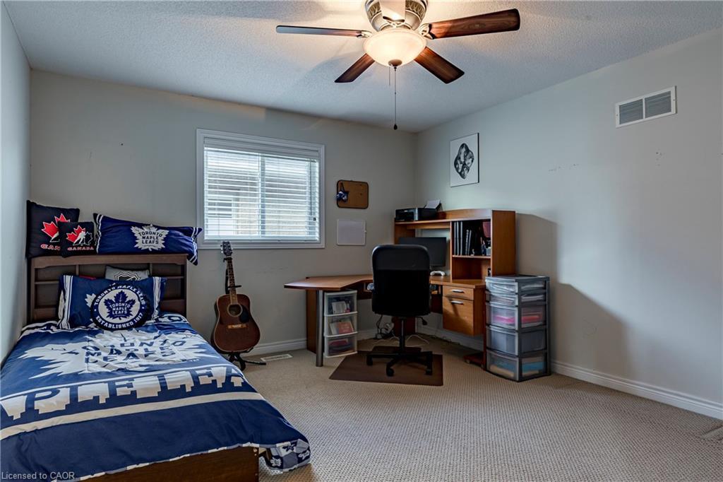 28 Springbreeze Heights, Hamilton, ON - Indoor Photo Showing Bedroom